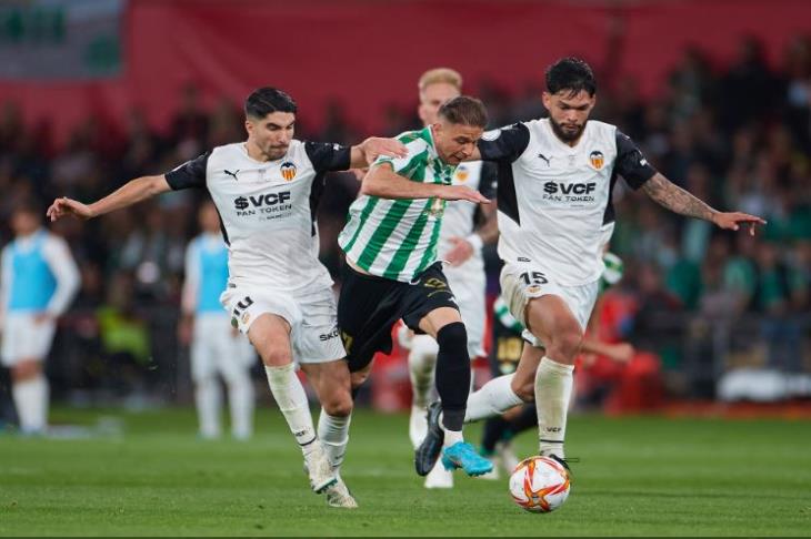 بركلات الترجيح.. ريال بيتيس بطلاً لكأس ملك إسبانيا على حساب فالنسيا